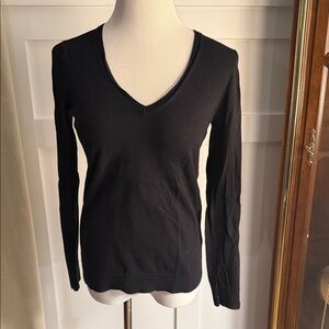 💕 J. Crew Elegant Black V-Neck Sweater